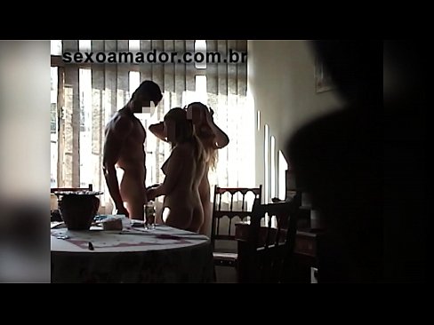 ❤️ Babaturan séks ngajak saurang lalaki raksasa sareng tiluan sareng anjeunna porno super di urang ❤